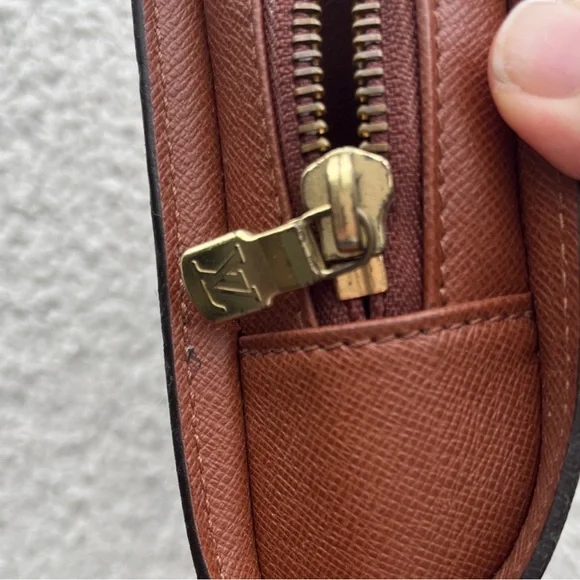 Louis Vuitton Orsay Clutch MUST GO!! MOVING OVERSEAS - Picture 7 of 15